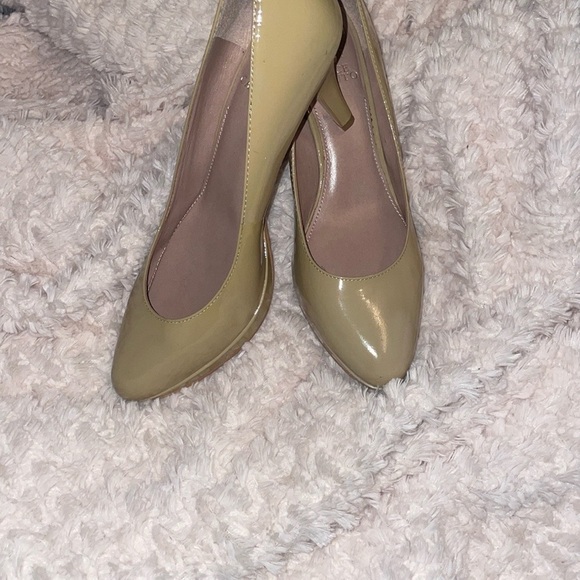 Vince Camuto Glossy Tan Heels - Picture 2 of 5